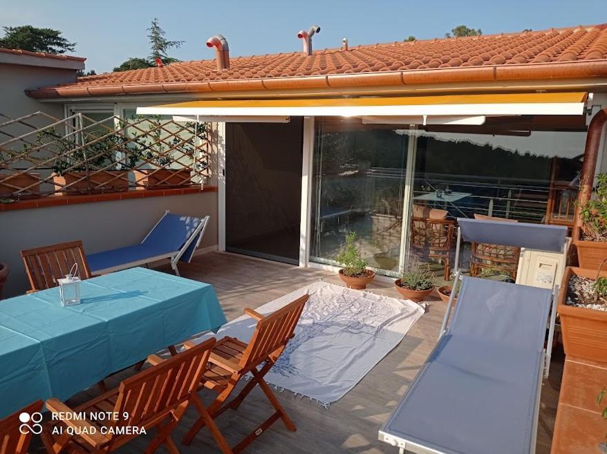 Vista sulle isole dell'arcipelago Toscano Nibbiaia Esterno foto