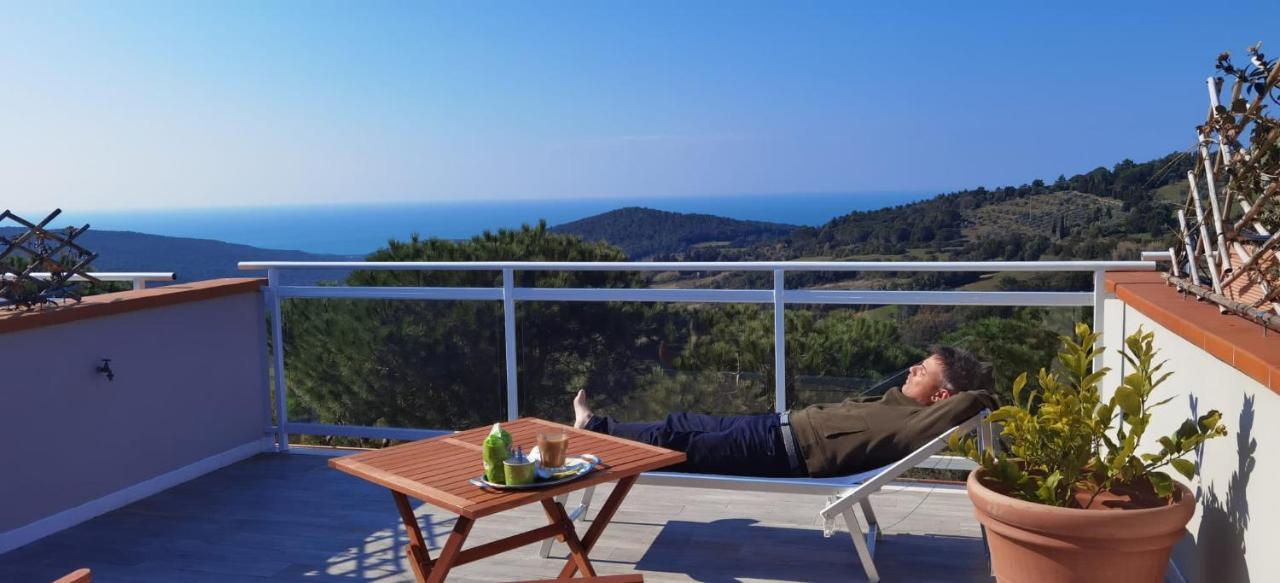 Vista sulle isole dell'arcipelago Toscano Nibbiaia Esterno foto