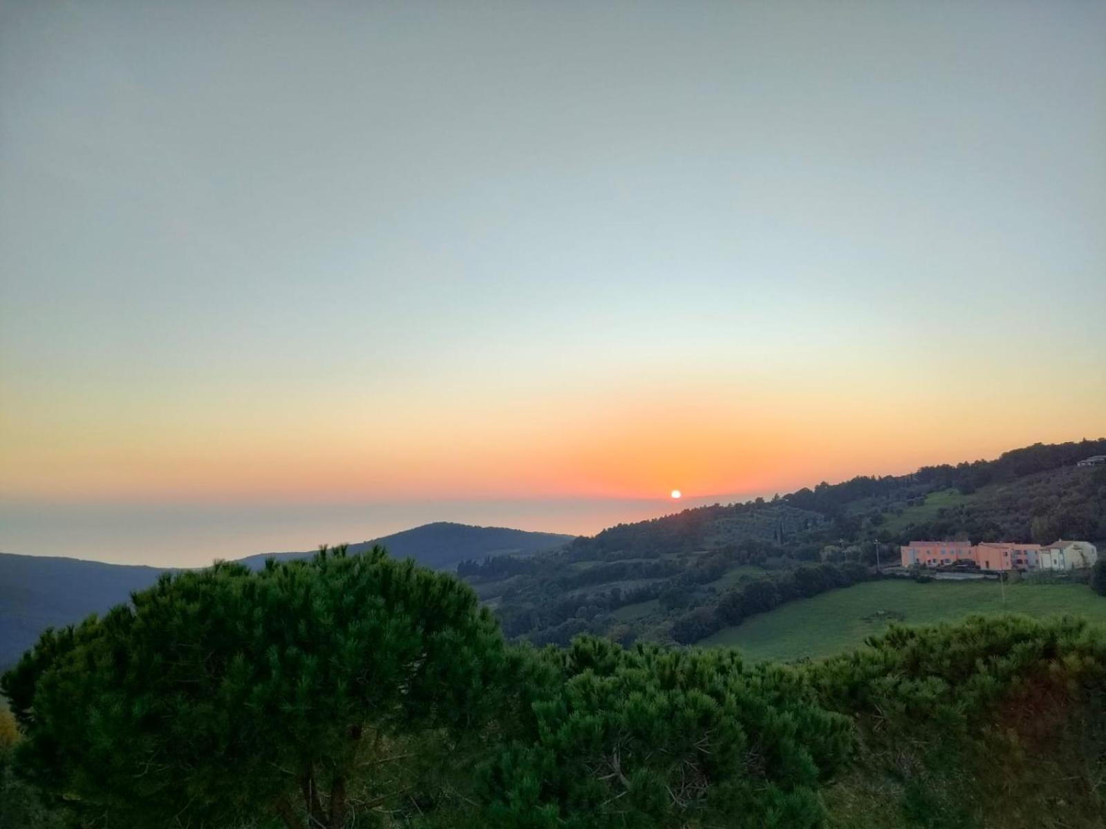 Vista sulle isole dell'arcipelago Toscano Nibbiaia Camera foto